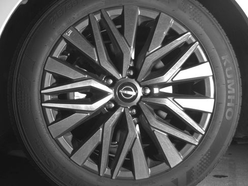 Used 2025 Nissan Altima 2.5 SV image 12