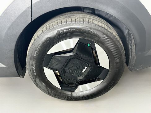 Used 2024 Kia EV9 Light RWD image 11