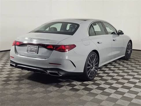 Used 2025 Mercedes-Benz E 350 4MATIC Sedan image 5