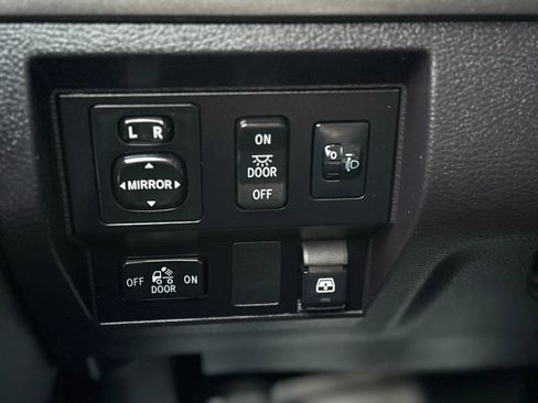 Used 2015 Toyota Tundra SR5 image 32