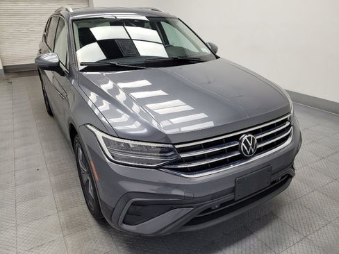Used 2022 Volkswagen Tiguan SE FWD image 14