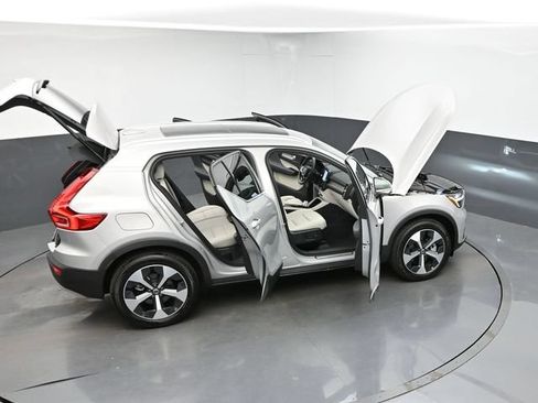 Used 2025 Volvo XC40 B5 Plus AWD/4WD image 46