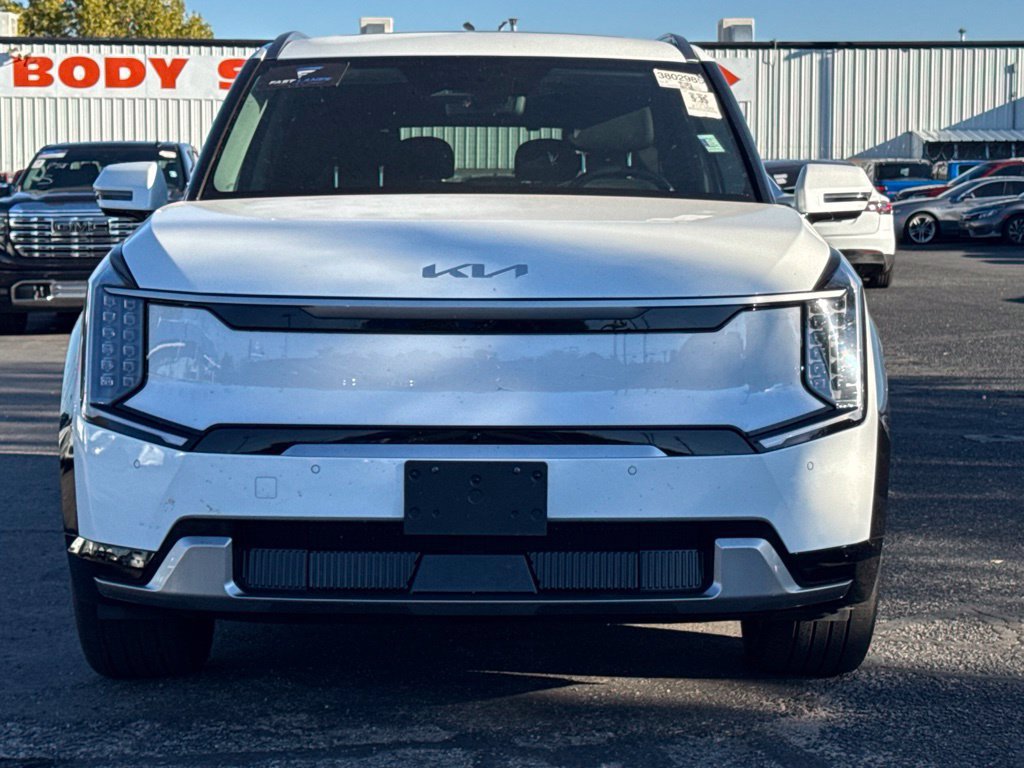 Used 2024 Kia EV9 Land AWD/4WD image 3