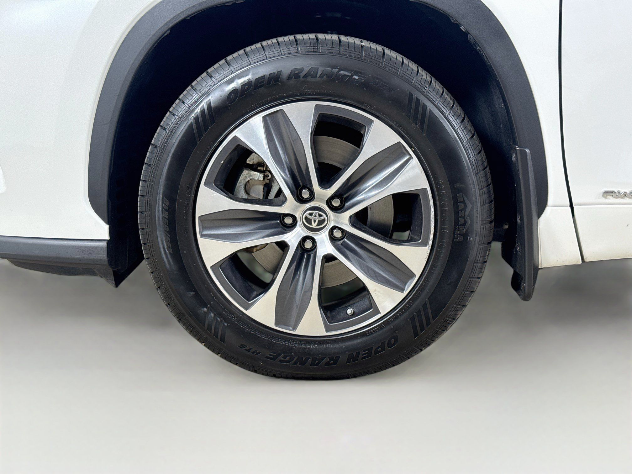 Used 2021 Toyota Highlander XLE AWD/4WD image 26
