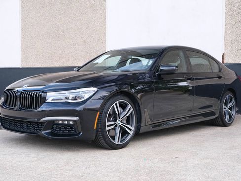 Used 2019 BMW 750i 750i Sedan 4D w/ M Sport Package image 5