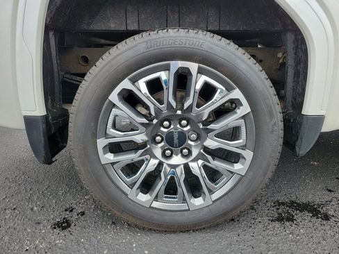 Used 2024 GMC Sierra 1500 Denali Ultimate image 9