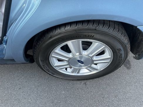 Used 2005 Ford Taurus SEL image 9