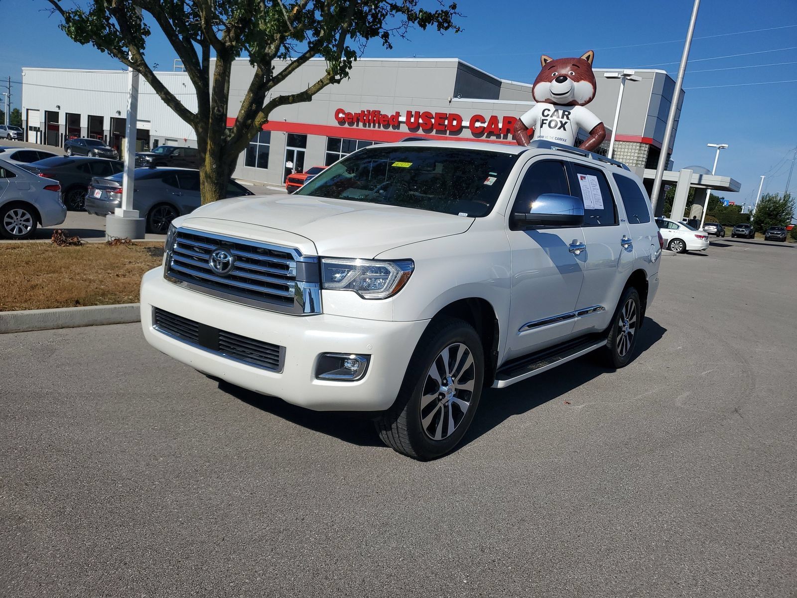 Used 2019 Toyota Sequoia Platinum AWD/4WD image 2