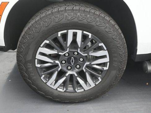 Used 2026 Chevrolet Tahoe Z71 w/ Comfort Package AWD/4WD image 9