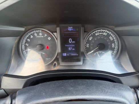 Used 2019 Toyota Tacoma TRD Sport AWD/4WD image 10