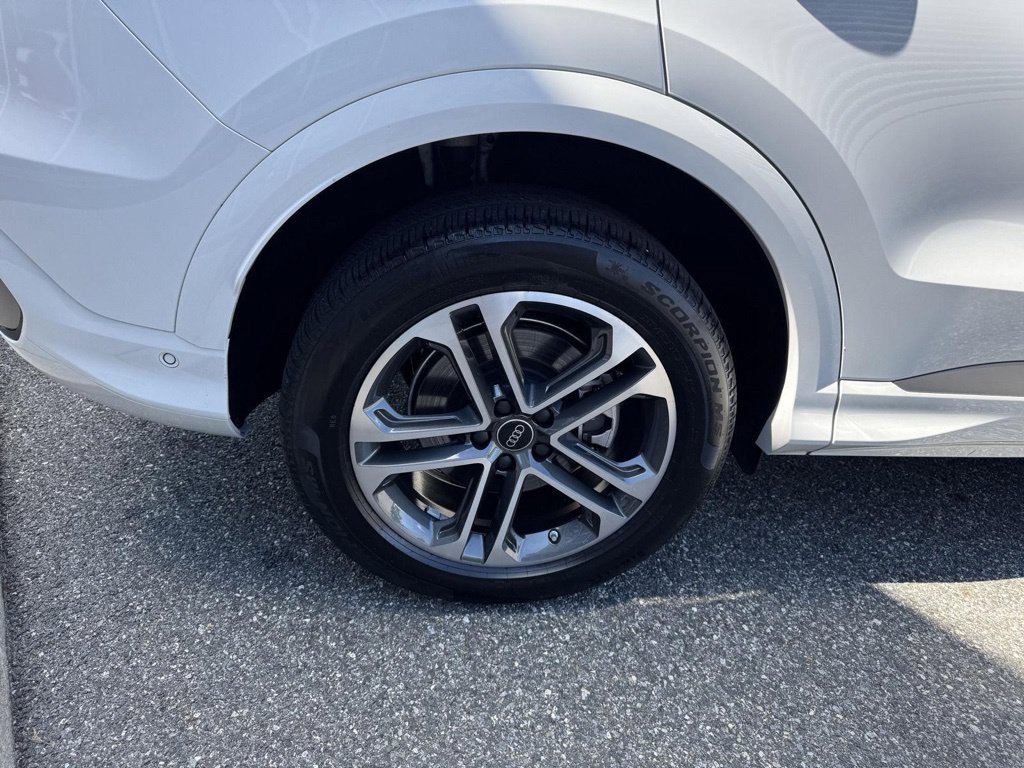 Certified 2025 Audi Q5 Premium Plus w/ Premium Plus AWD/4WD image 9