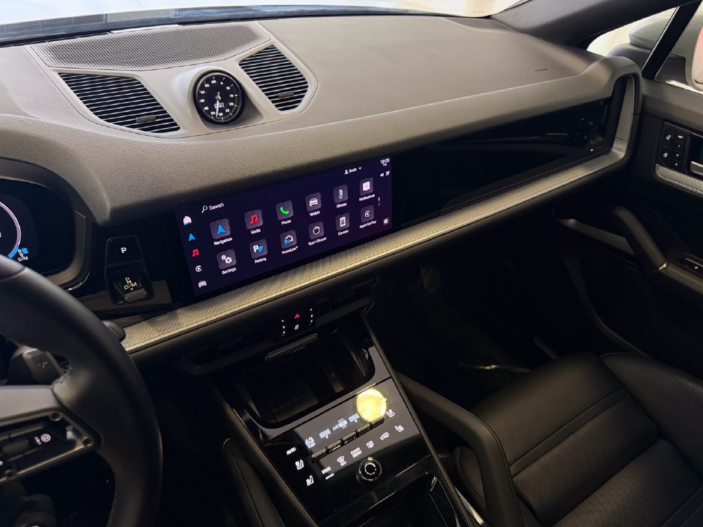 Certified 2024 Porsche Cayenne Coupe AWD/4WD image 18