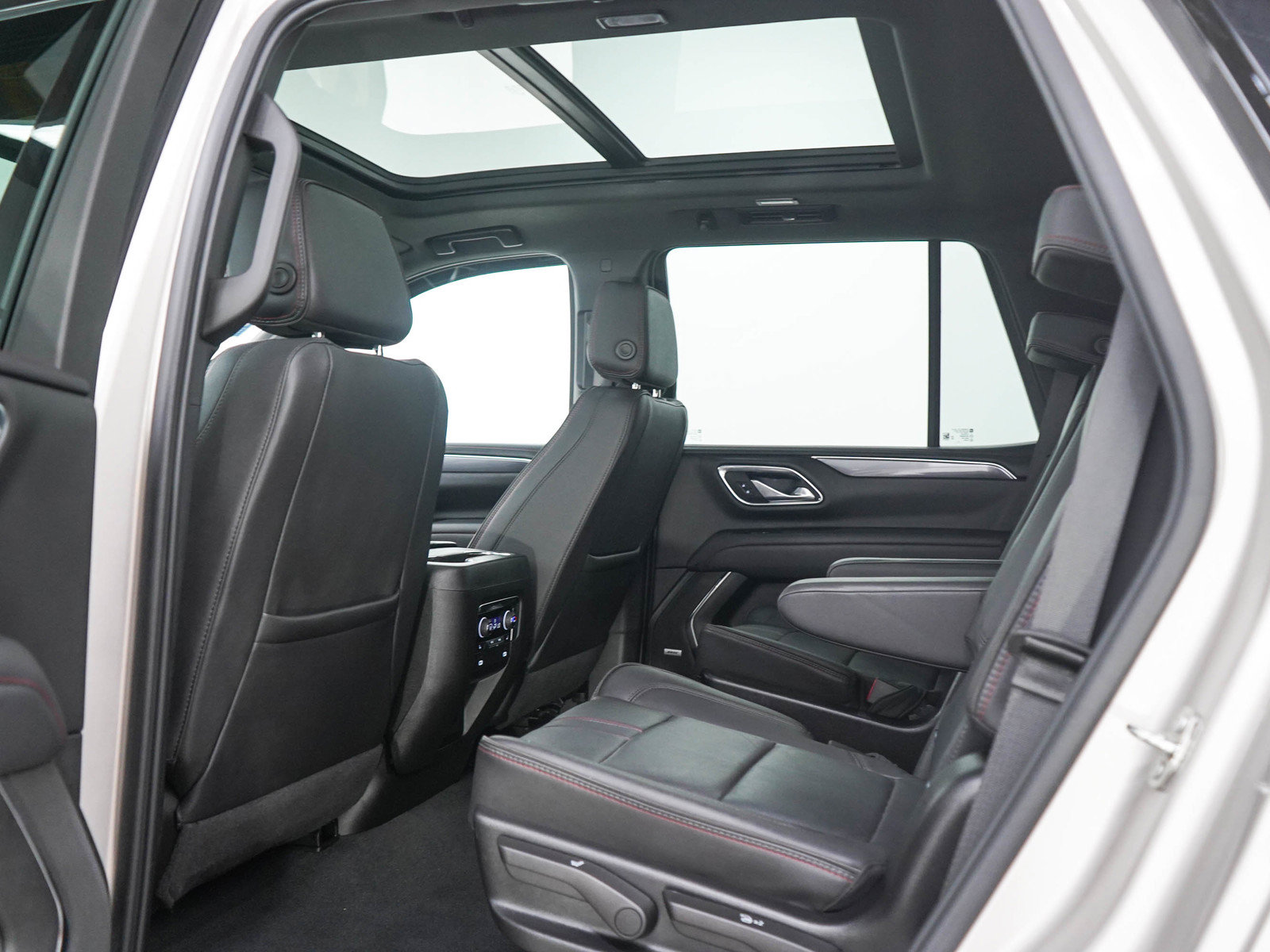 Used 2024 Chevrolet Tahoe RST w/ Luxury Package AWD/4WD image 17