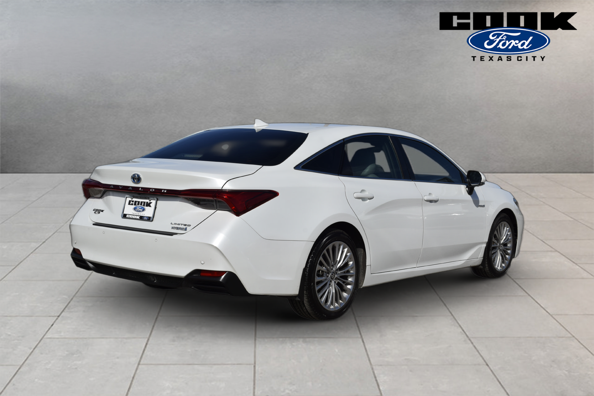 Used 2021 Toyota Avalon Limited w/ Advanced Safety Package FWD image 3