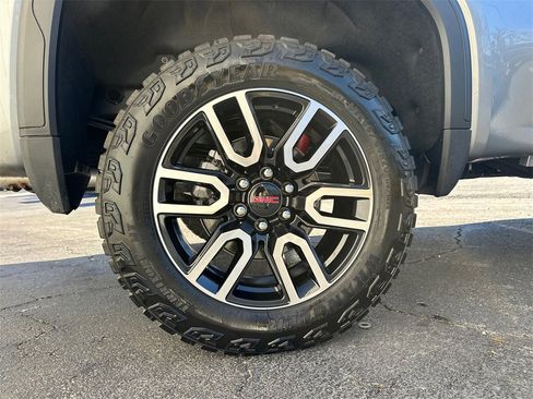 Used 2025 GMC Sierra 1500 AT4 w/ AT4 Premium Package image 18