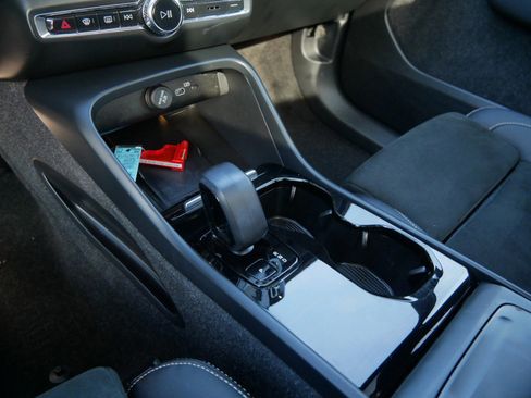 Certified 2023 Volvo XC40 Recharge Ultimate image 29