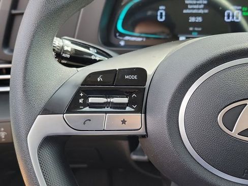 Certified 2025 Hyundai Elantra Hybrid FWD image 5