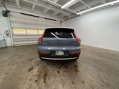 Used 2020 Volvo XC40 T5 Momentum w/ Protection Package Premier image 5