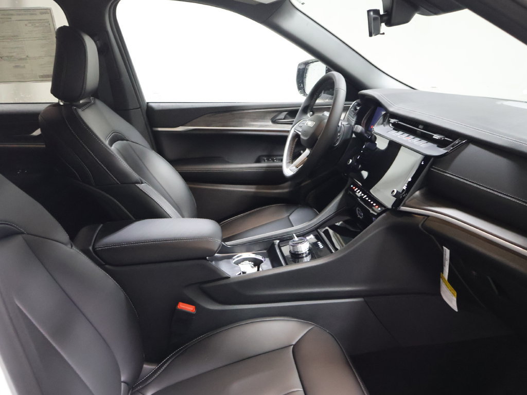 New 2027 Jeep Grand Cherokee Limited AWD/4WD image 17