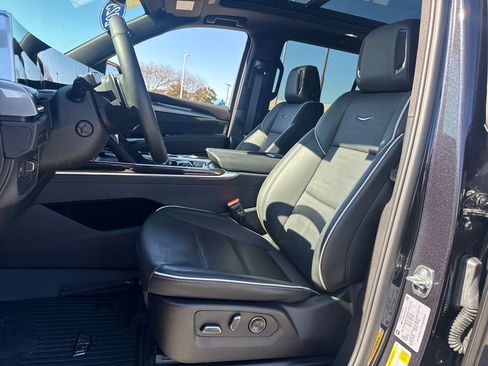 Certified 2025 Cadillac Escalade Premium Luxury image 18