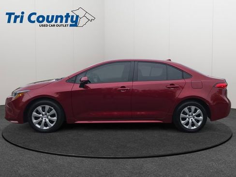Used 2025 Toyota Corolla LE FWD image 5