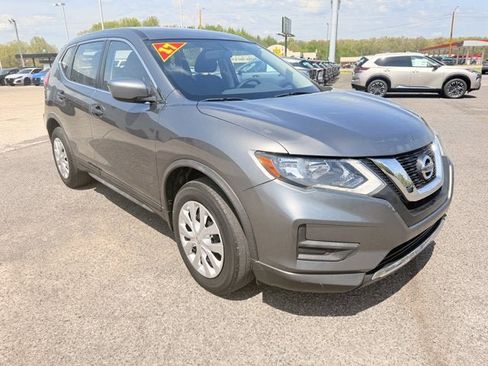 Used 2017 Nissan Rogue S image 3