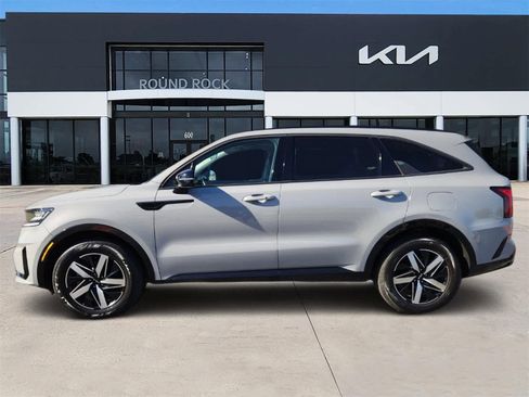 Used 2022 Kia Sorento EX w/ Panoramic Sunroof Package image 4