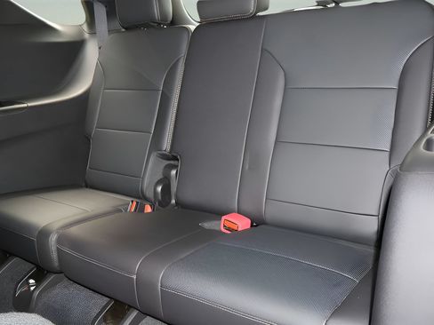 Used 2025 Chevrolet Traverse High Country w/ LPO, Floor Liner Package FWD image 11