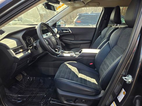 Used 2025 Mitsubishi Outlander SE image 22