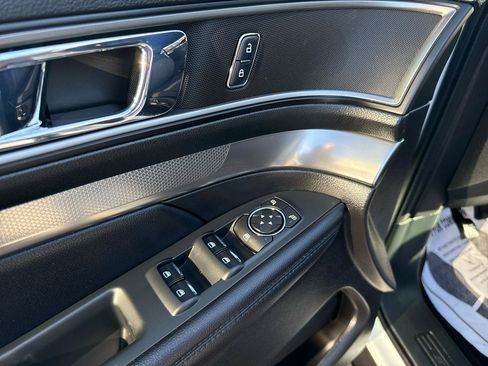 Used 2018 Ford Explorer XLT FWD image 10