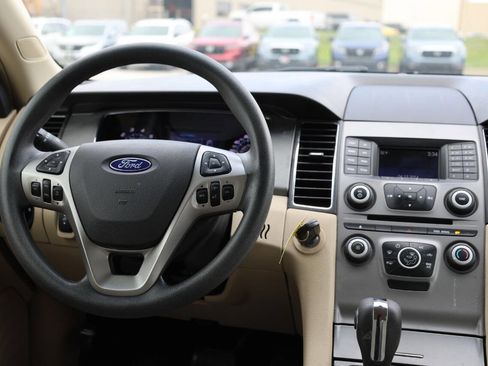 Used 2017 Ford Taurus SE image 23