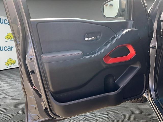 Used 2024 Nissan Frontier PRO-4X AWD/4WD image 18
