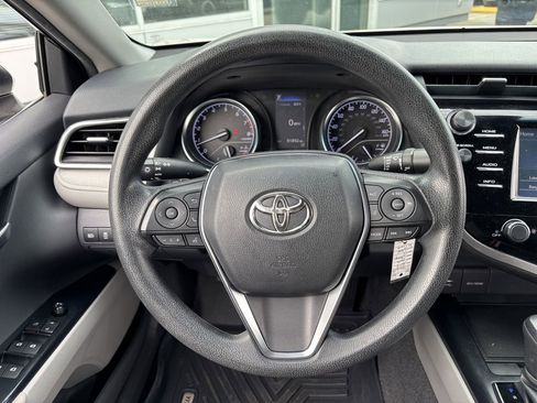 Used 2018 Toyota Camry LE image 13