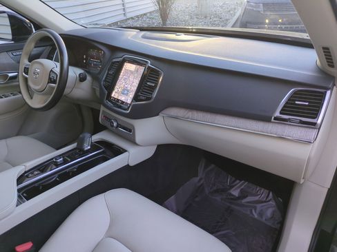 Used 2023 Volvo XC90 B5 Plus w/ Protection Package Premier image 32