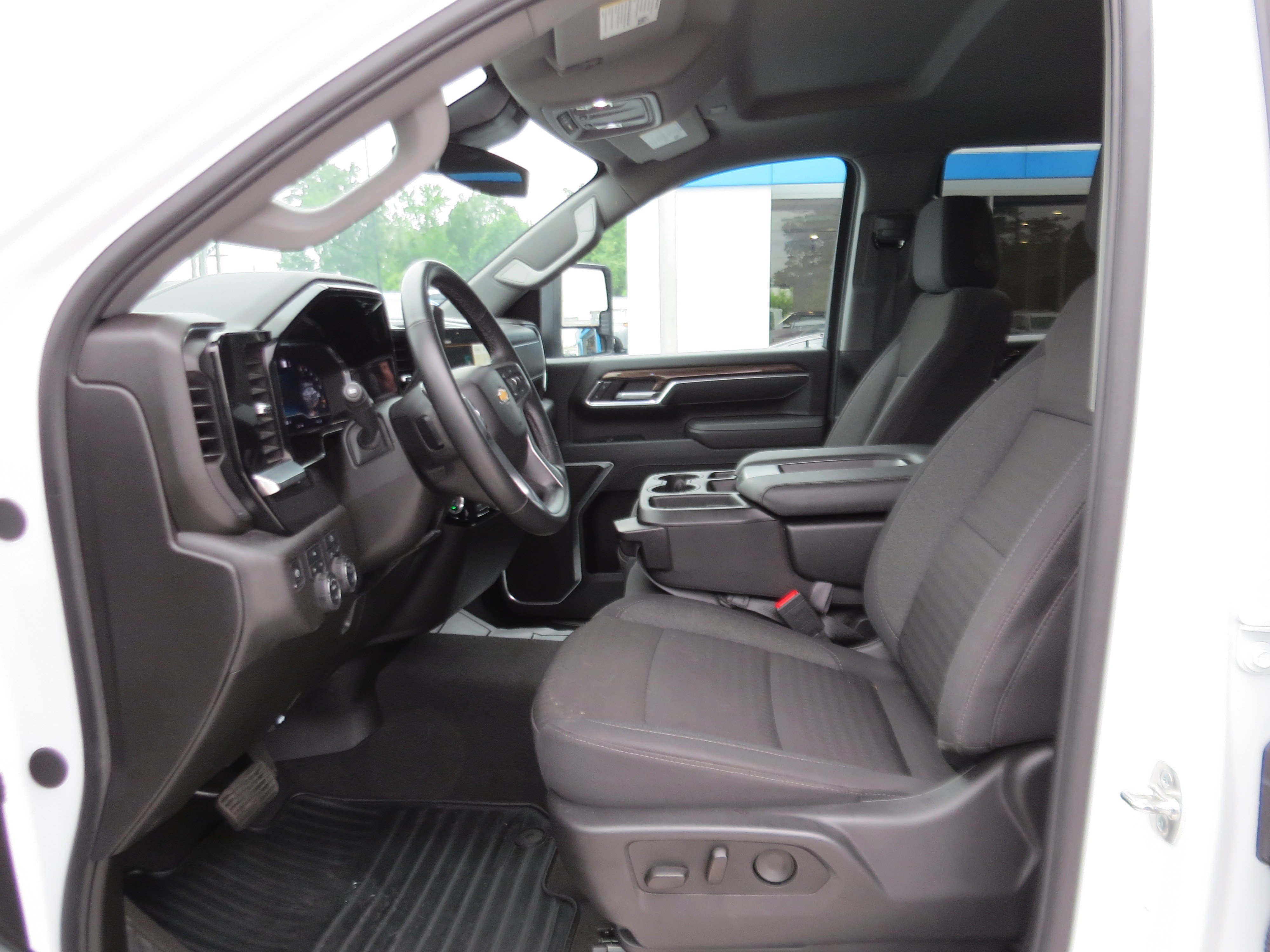 Used 2025 Chevrolet Silverado 2500 LT w/ Convenience Package AWD/4WD image 17