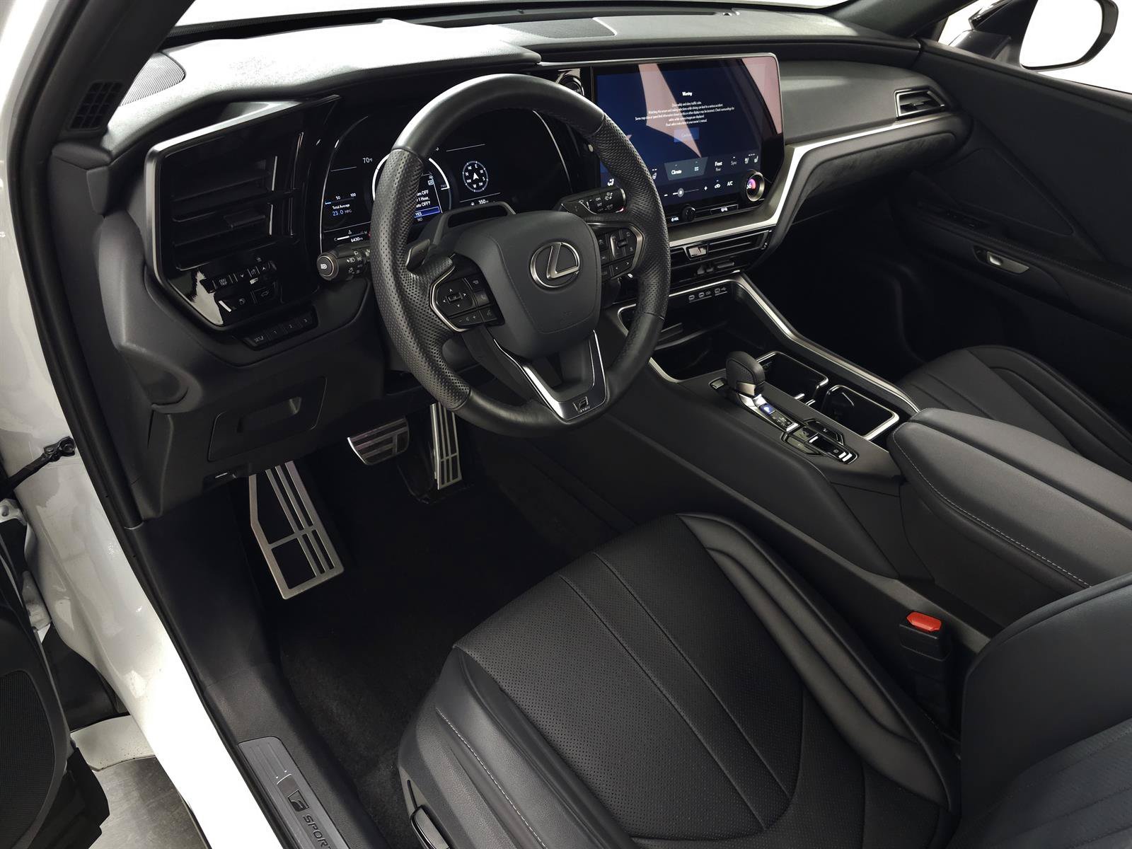 Used 2025 Lexus TX 500h AWD w/ Technology Package image 18