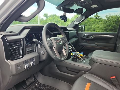 Certified 2025 GMC Sierra 1500 AT4 w/ AT4 Premium Package AWD/4WD image 17