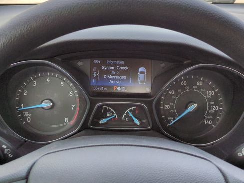 Used 2018 Ford Focus SE w/ SE Appearance Package image 24