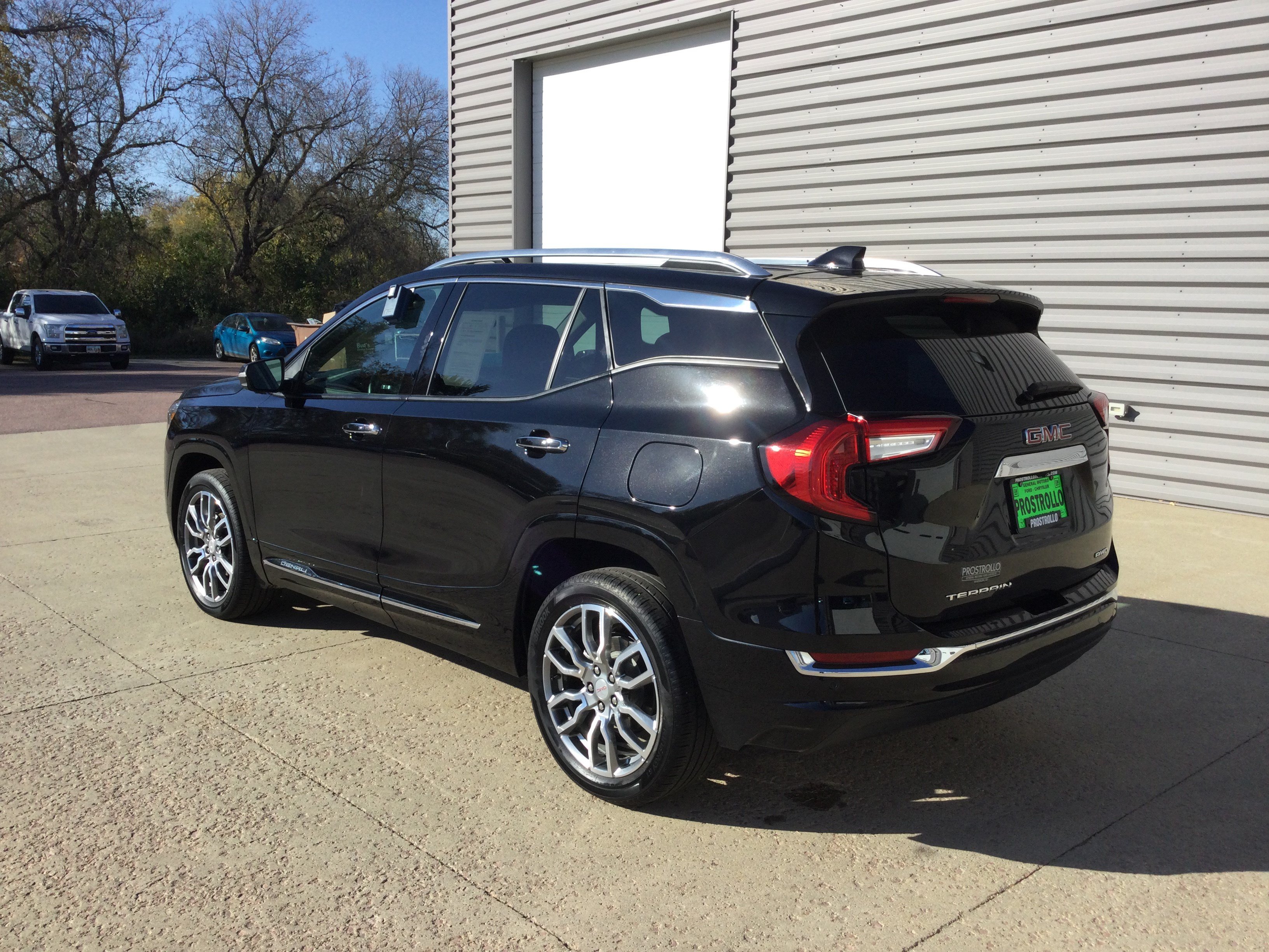 Used 2024 GMC Terrain Denali w/ Denali Premium Package AWD/4WD image 6