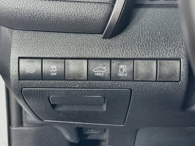 Used 2020 Toyota Camry SE w/ Carpet Mat Package FWD image 10
