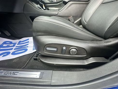 Used 2023 GMC Acadia SLT image 18