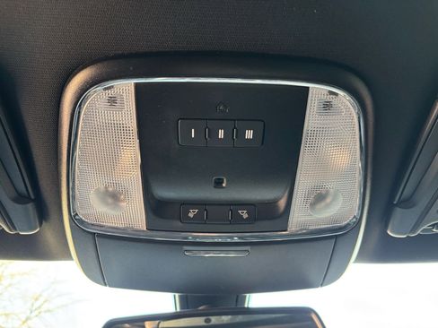 Used 2020 Chrysler 300 S image 31