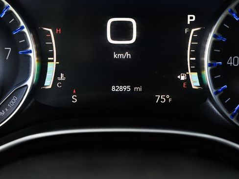 Used 2020 Chrysler Pacifica Limited image 27