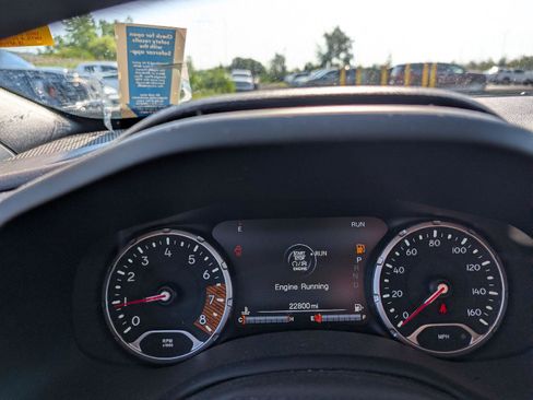 Used 2021 Jeep Renegade Latitude AWD/4WD image 13