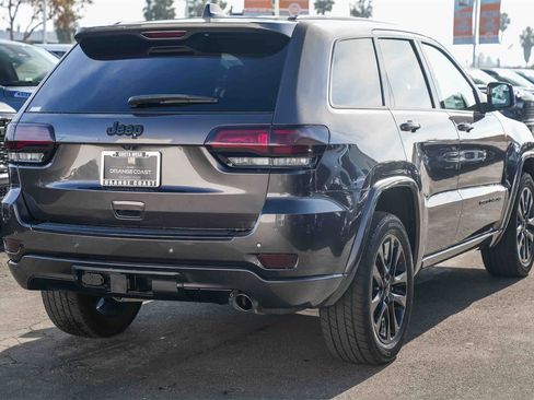 Used 2017 Jeep Grand Cherokee Altitude image 4