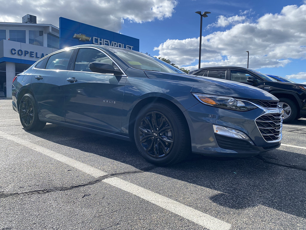 Certified 2025 Chevrolet Malibu LT FWD image 2