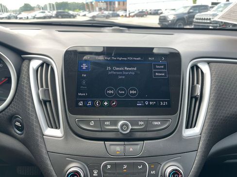 Used 2024 Chevrolet Malibu LT image 17