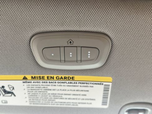 Used 2023 Chrysler Pacifica Limited image 17