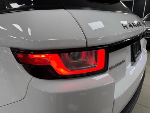 Used 2019 Land Rover Range Rover Evoque SE image 7