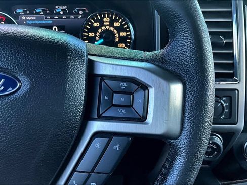 Used 2016 Ford F150 Platinum w/ Equipment Group 701A Luxury AWD/4WD image 14